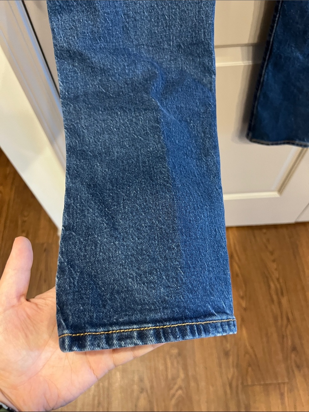 Classic Levi’s 501 Straight Leg Jeans in Medium Blue Denim - Picture 7 of 11